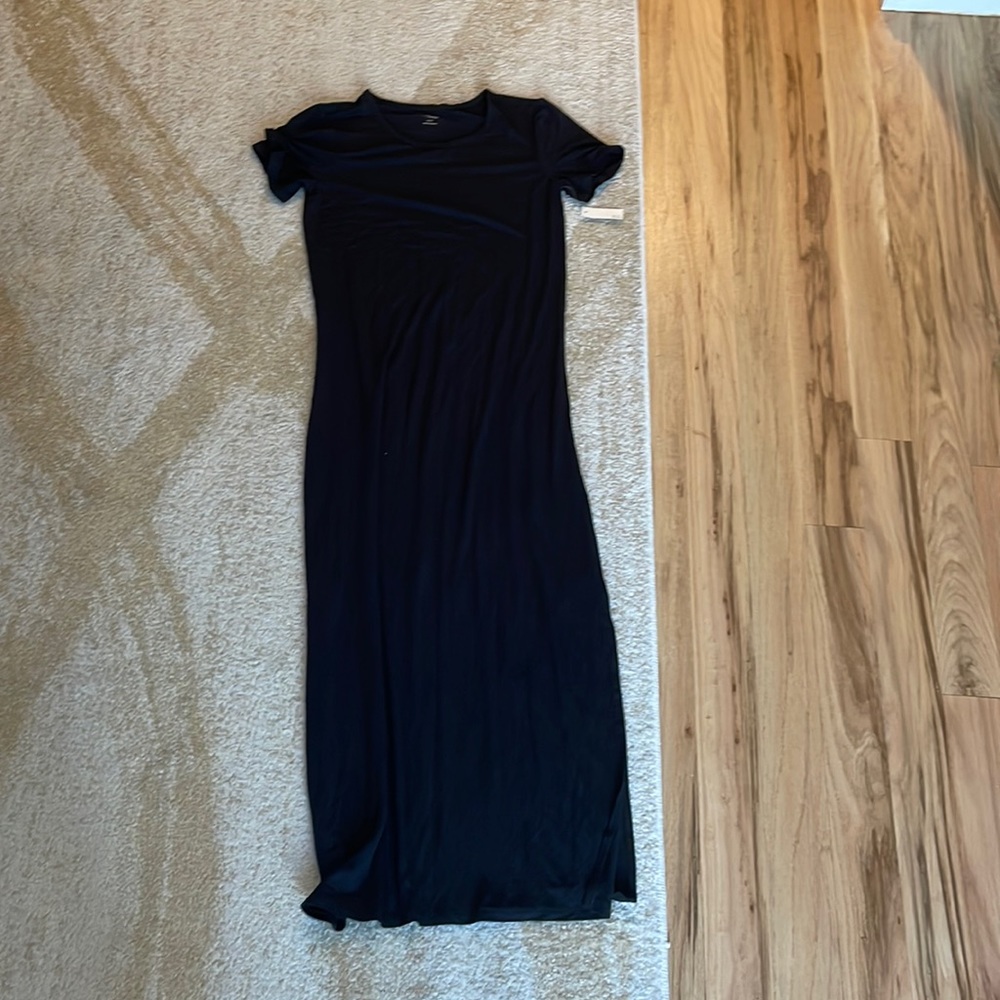 NEVER WORN SHORT SLEEVE MAXI DRESS IN BLACK